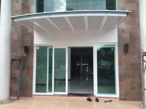 Arch Shape Aluminium Polycarbonate Canopy with Aluminium Trellis and Glass Doors